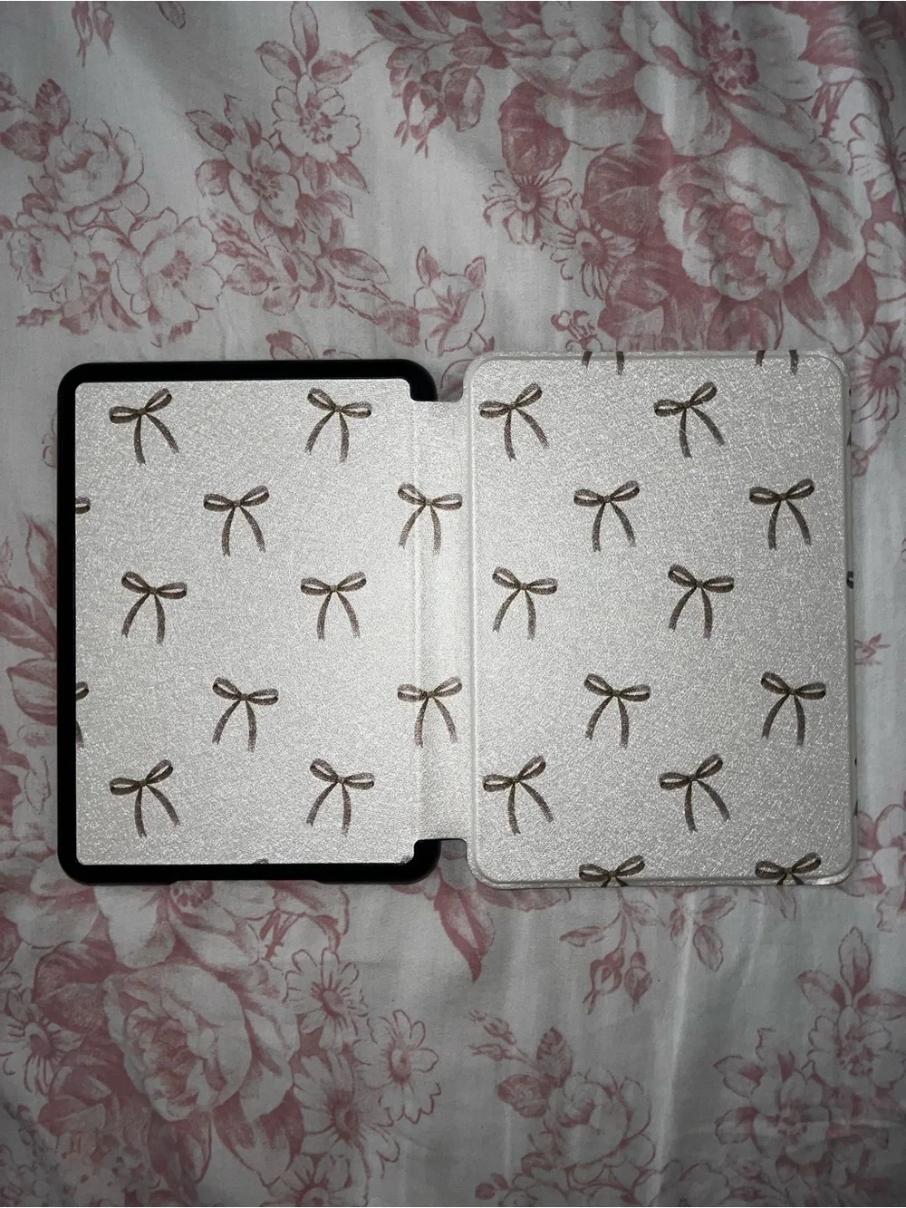 Cream Glitter Bow Kindle Case